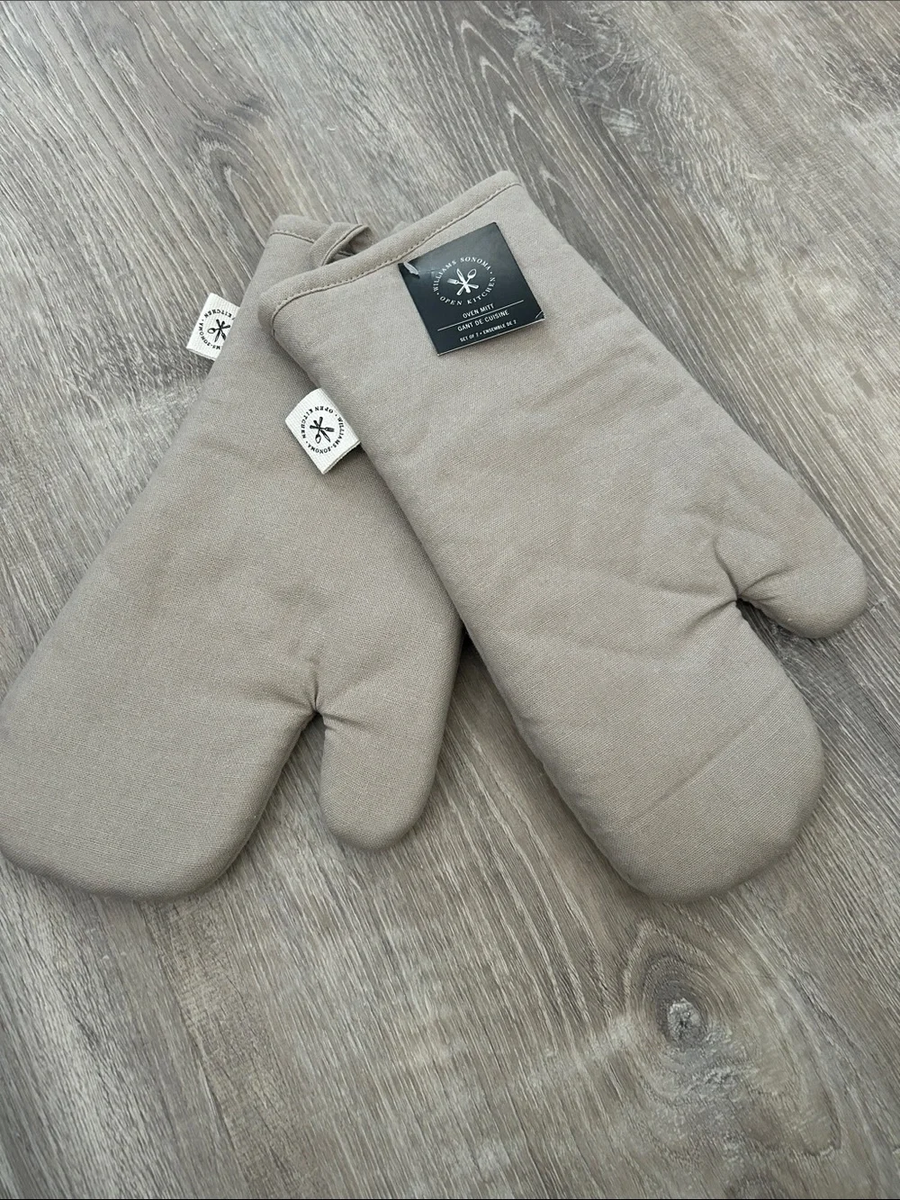 William Sonoma Gray Oven Mitts with Logo Patch